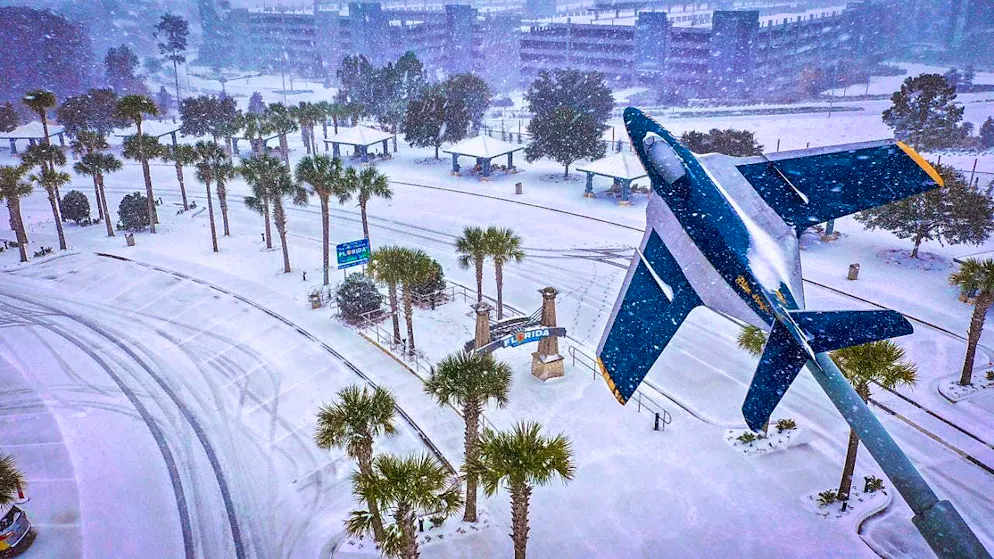 Snowfall in Pensacola, Florida. Photo: Luis Santana/Tampa Bay Times/AP/dpa - ATTENTION: For editorial use only and only with full attribution to the above credit