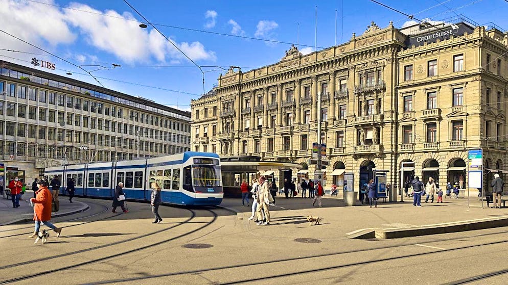 If you want to earn a lot as a manager, you have to work in the financial sector. According to the latest salary trend study by Michael Page, this is where people earn the most. (The picture shows the Zurich Paradeplatz)