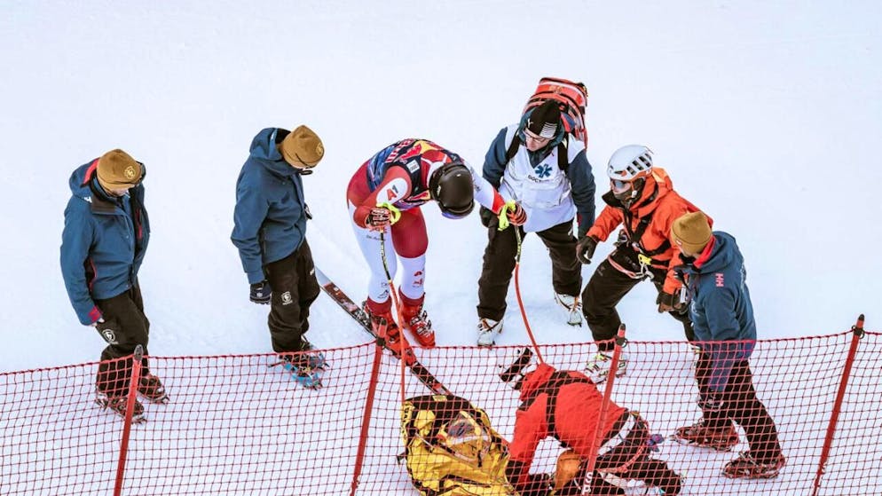 Ohne zu stürzen, hat sich Felix Hacker auf der Streif schwer am Knie verletzt