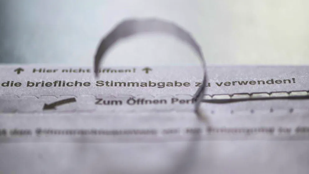 Switzerland goes to the polls on February 9. In Zurich, voters will also have to decide on two public prosecutors.