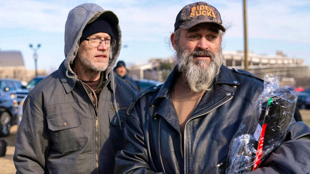 Trump's triumphant criminals and doubts about the legal system - Gallery. Some of the rioters had been charged with minor offenses, but others were also charged with serious crimes. Now they are all going free.