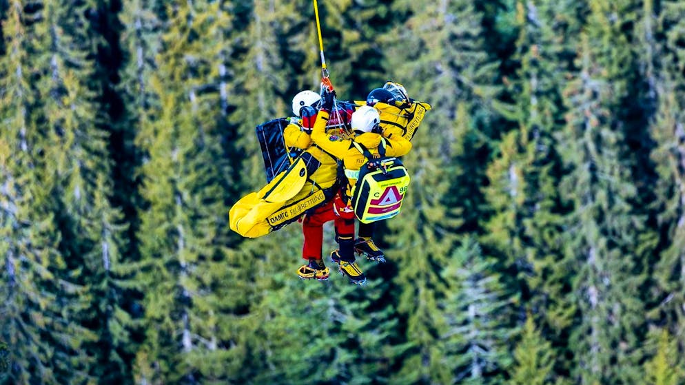 L'austriaco Felix Hacker è stato soccorso in elicottero dopo un incidente in allenamento a Kitzbühel.