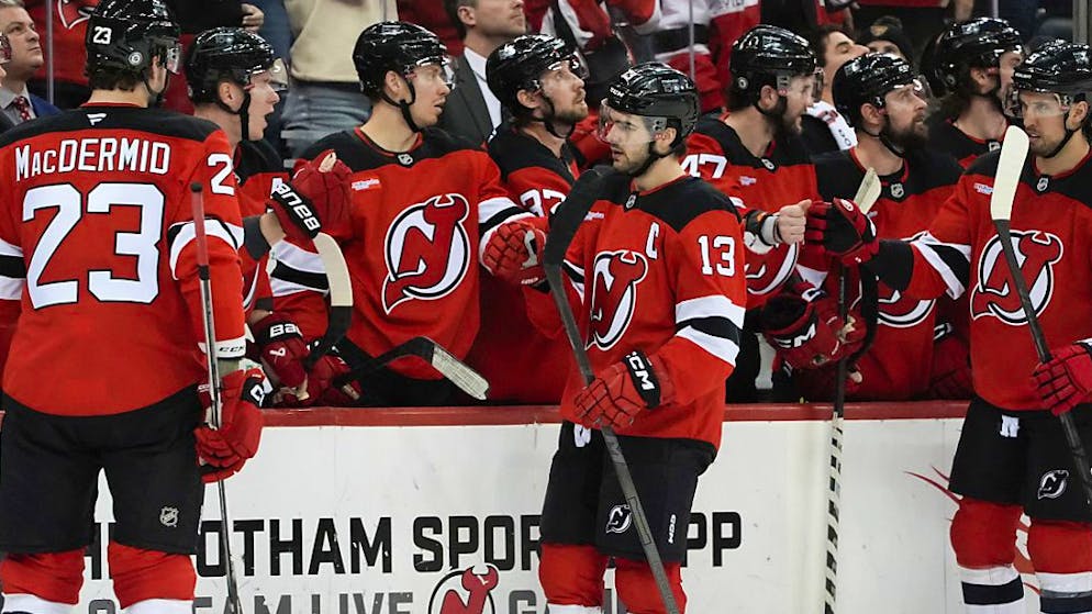 NHL. Three scoring points and a win for Nico Hischier