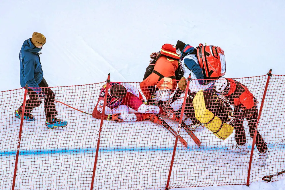 Skiing spectacle on the Streif: The danger is always there - Gallery. During training for Kitzbühel, Austrian Felix Hacker seriously injures his knee.