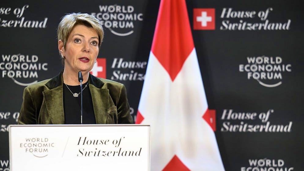 Karin Keller-Sutter oggi a Davos durante la conferenza stampa organizzata presso la House of Switzerland.