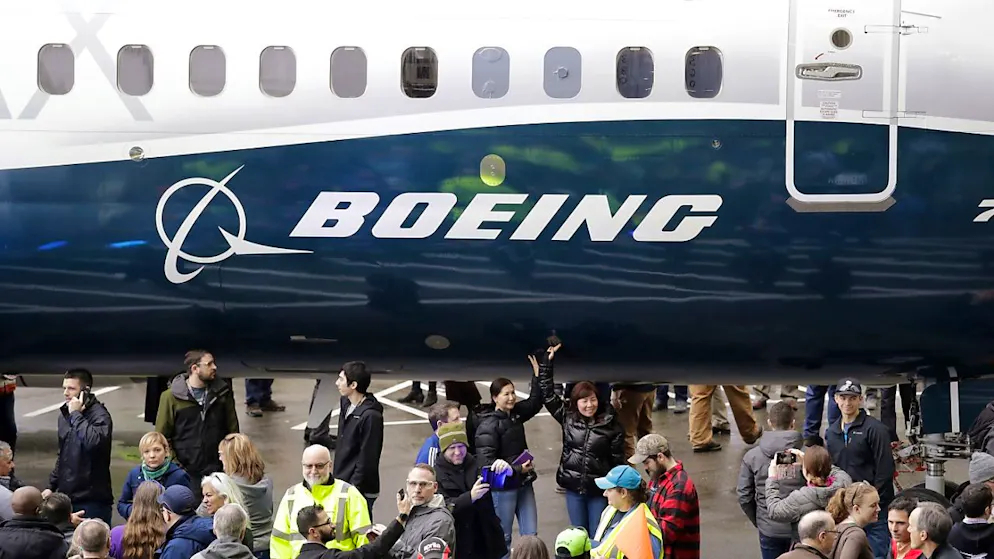Boeing kommt nicht aus der Krise. Nach dem wochenlangen Streik von US-Arbeitern lassen erste Eckdaten schlechte Zahlen für das vergangene Quartal erwarten. (Archivbild)