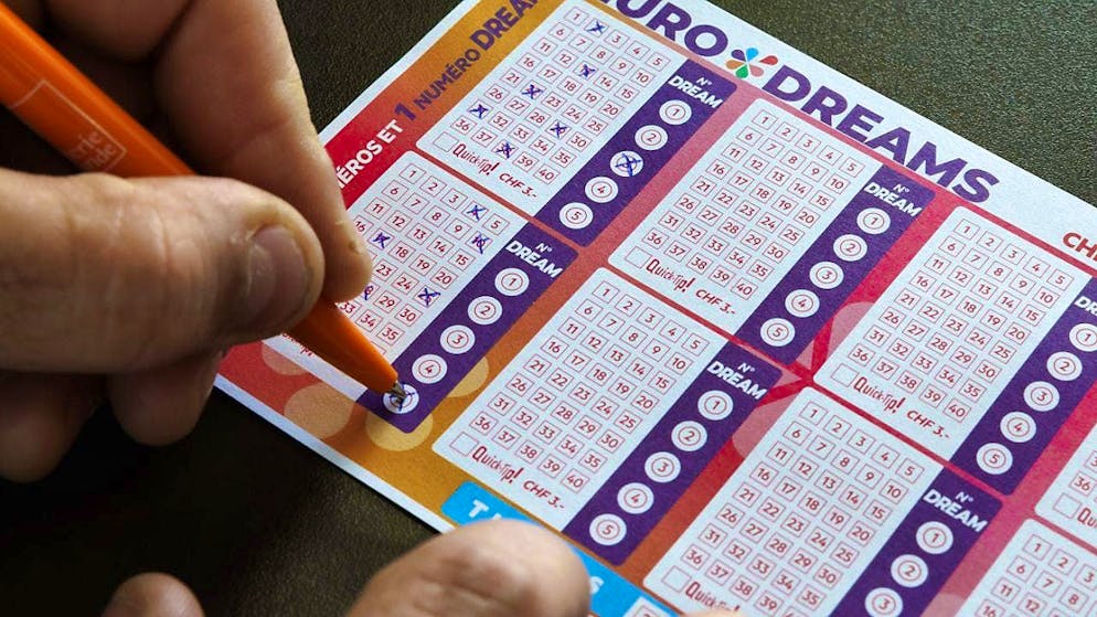 The main prize is a monthly payment of 22,222 francs for 30 years. To win this, the six correct numbers and the dream number must be correct. (archive picture)