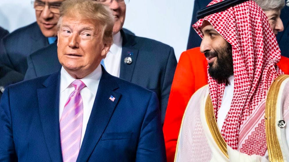 ARCHIVE - Donald Trump (l), President of the United States of America (USA), and Mohammed bin Salman, Crown Prince of Saudi Arabia, stand next to each other in the group photo at the start of the G20 summit. Photo: Bernd von Jutrczenka/dpa