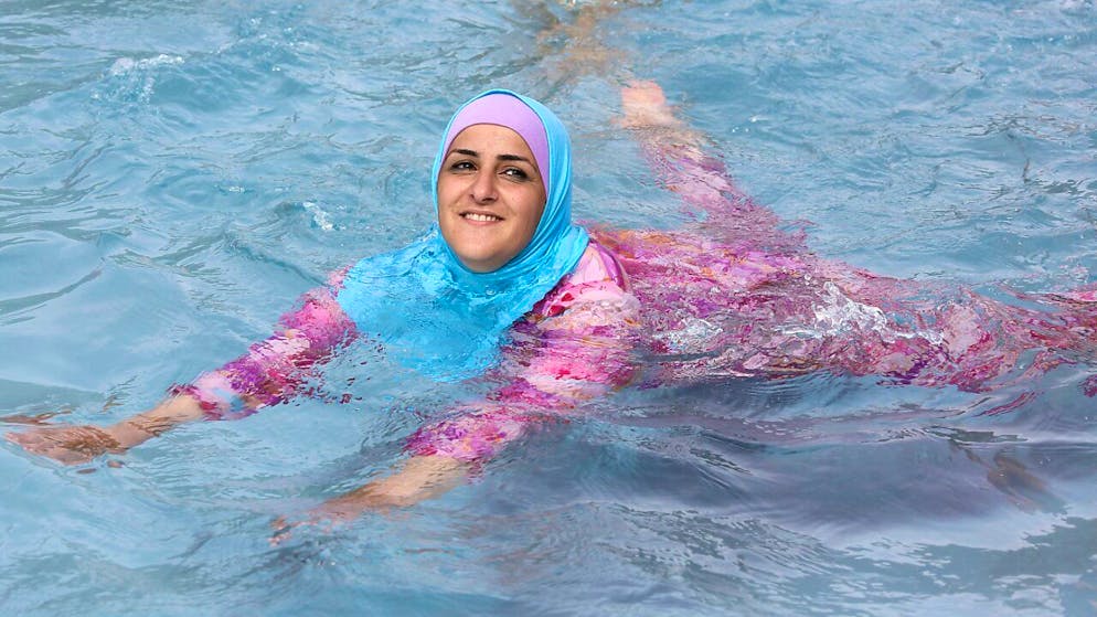 A Genève, l'UDC a une nouvelle fois échoué à faire interdire le port du burkini dans les piscines publiques. Le Grand Conseil a refusé d'entrer en matière sur son projet de loi sur les bassins de natation (illustration).