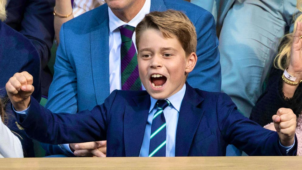 Le prince George serait le premier héritier du trône dans l'histoire de la famille royale britannique à rompre avec une tradition.