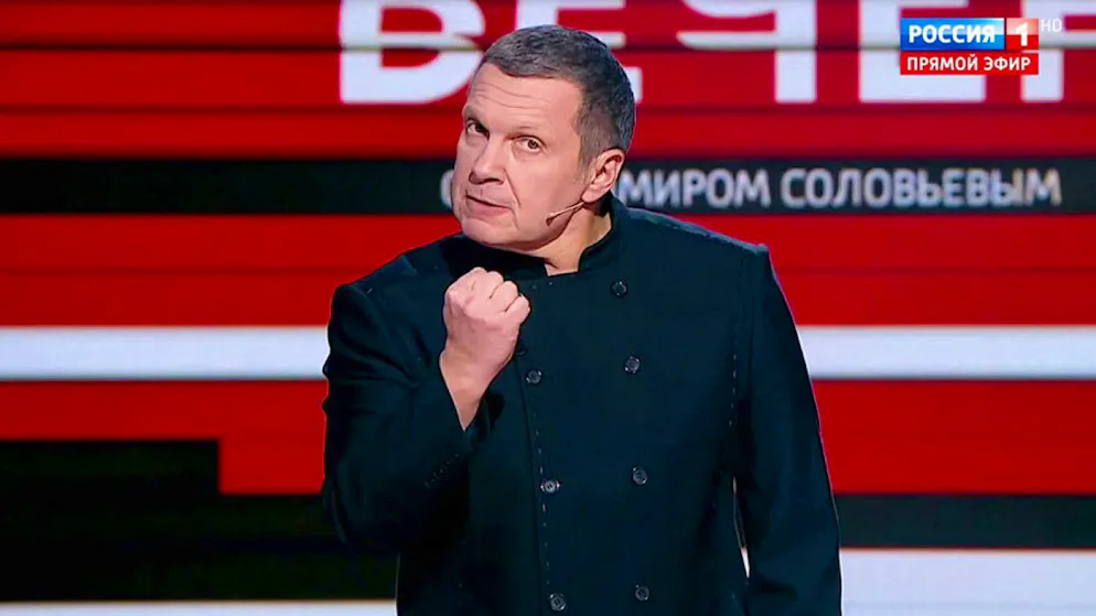 Wladimir Solowjow und seine TV-Runde sind für ihre markigen Worte bekannt und berüchtigt.