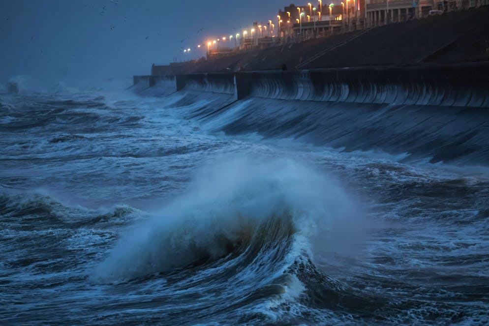 L'Irlande, frappée par la violente tempête Eowyn, est en alerte rouge.