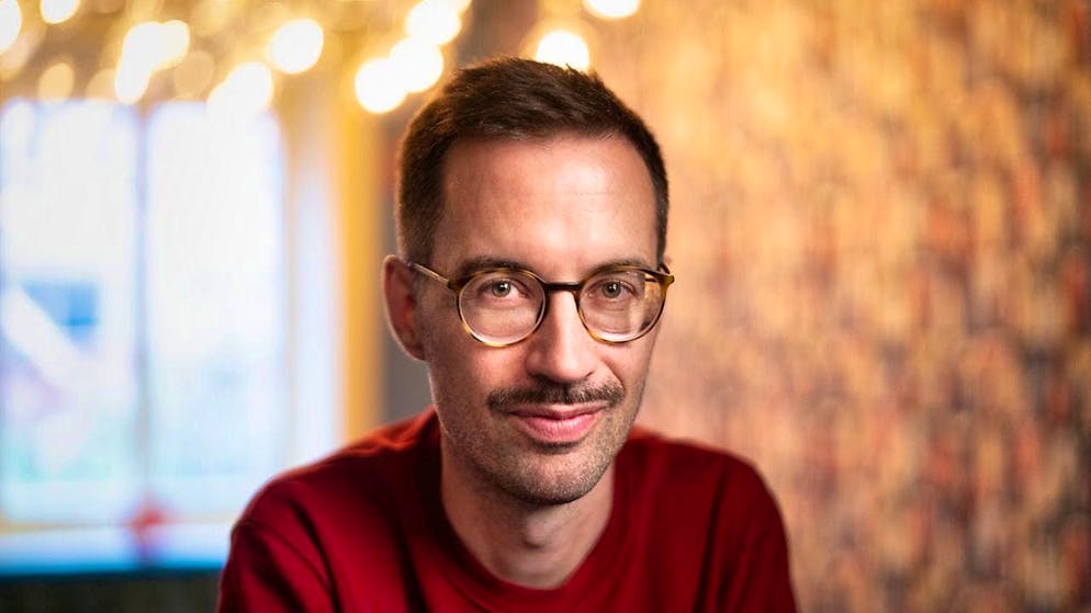 Director Piet Baumgartner has incorporated his own experiences from his youth into this family story about speechlessness following the death of his daughter. "Bagger Drama" can be seen for the first time in Switzerland at the Solothurn Film Festival.