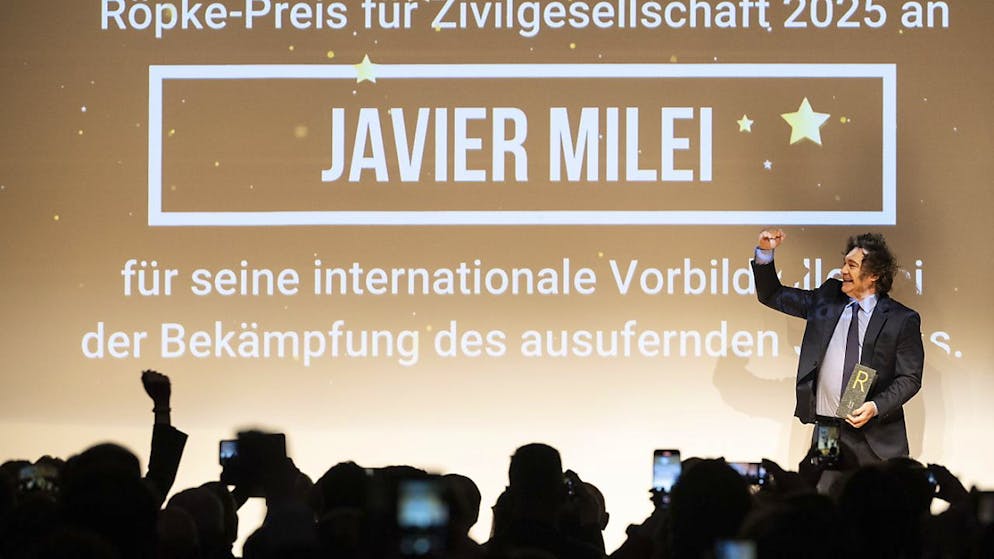 Un momento della premiazione oggi a Kloten.