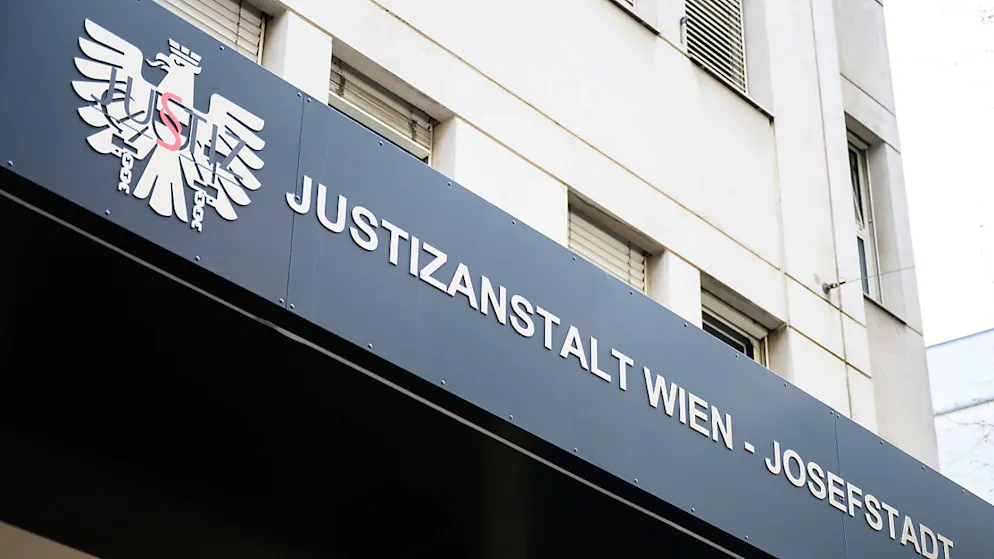 Der ehemalige Grossinvestor und Milliardär René Benko verbleibt zunächst in der Wiener Haftanstalt.