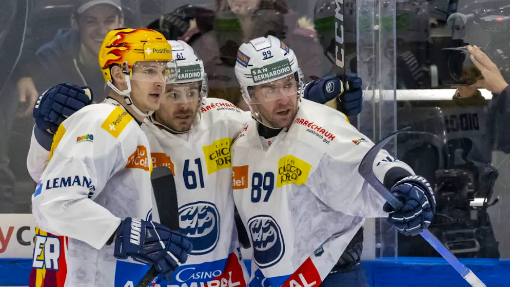 Ein Rekord in Zug und viel Spektakel in Lausanne und Freiburg - Gallery. Ambris Topskorer Dominik Kubalik (links) gelang in Zug erst das 3:3 (56.) und in der Verlängerung nach 19 Sekunden die Entscheidung.