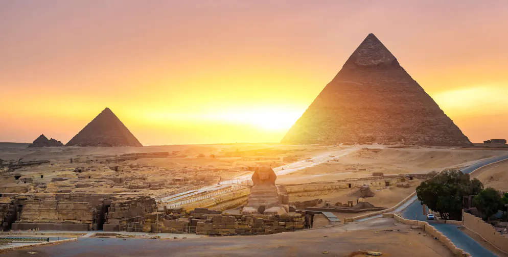 Théorie des anciens astronautes. Grand sphinx et pyramides de Gizeh, construits entre 2 550 et 2 490 avant J. -C.