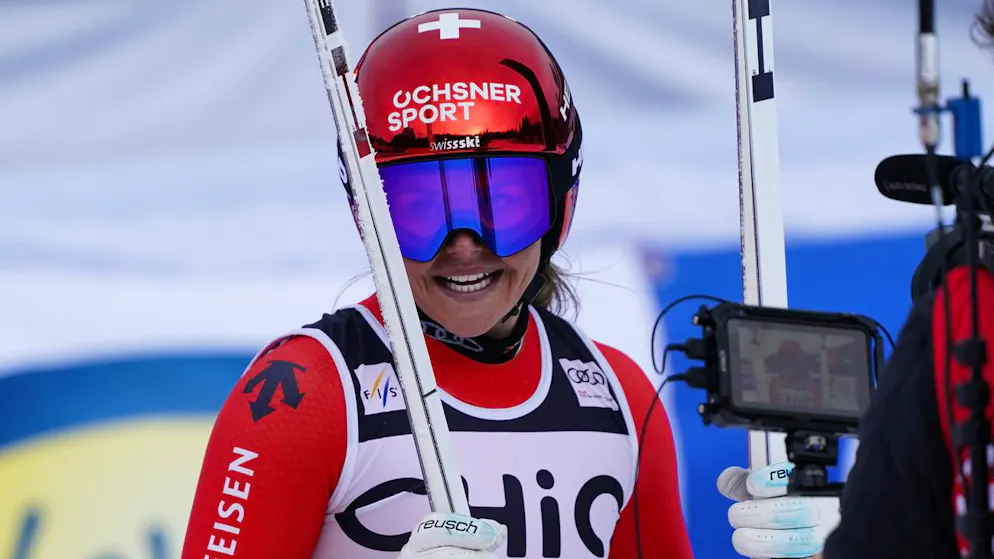 Abfahrt in Garmisch. Corinne Suter fährt hinter zwei Italienerinnen auf das Podest