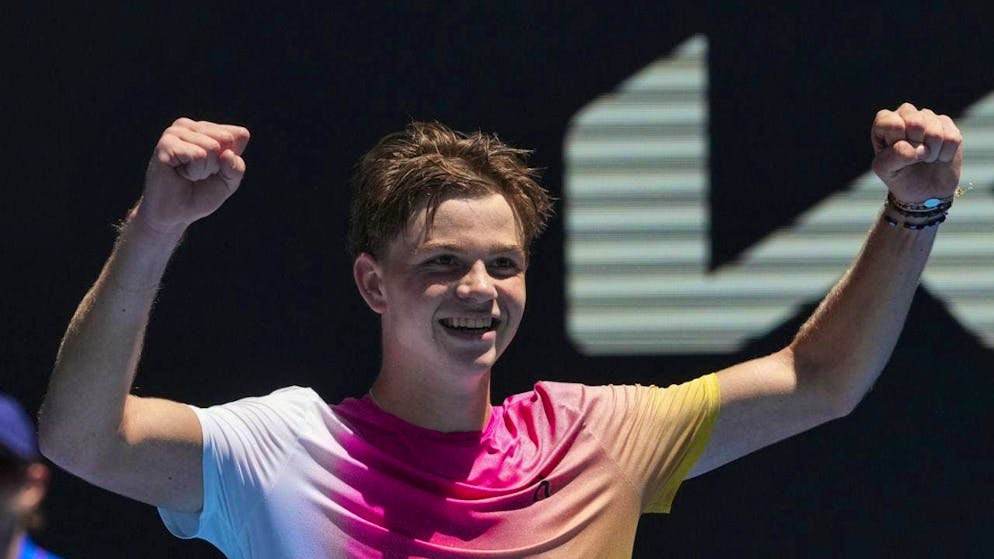 Henry Bernet becomes the sixth Swiss to win a Grand Slam junior tournament.