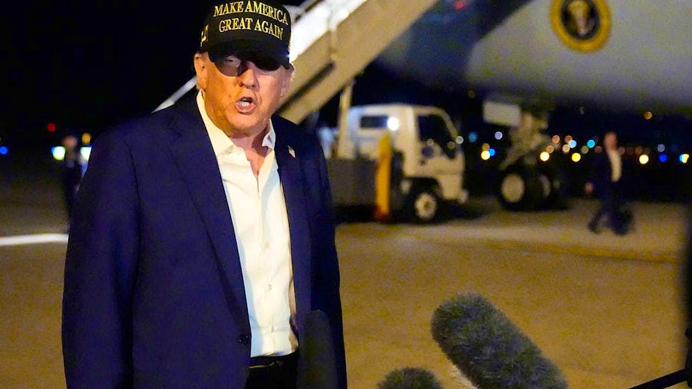 US President Donald Trump speaks to reporters before boarding Air Force One at Los Angeles International Airport on his way to Las Vegas. Photo: Mark Schiefelbein/AP/dpa