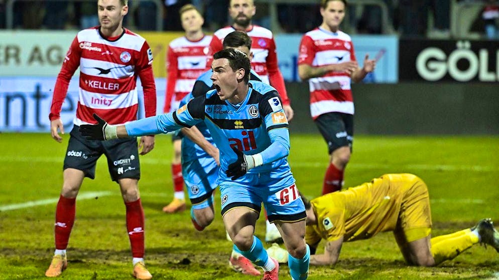 Lugano striker Georgios Koutsias celebrates after his goal to make it 3:2 in Winterthur