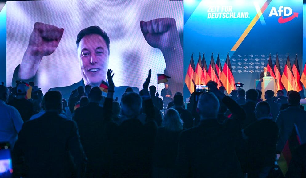 Lors de son intervention très décousue samedi, Musk a loué la «nation allemande» qui remonte à «des milliers d'années». Il a dit avoir lu aussi que l'empereur romain Jules César avait déjà été «impressionné» par la volonté de combattre des tribus germaniques.