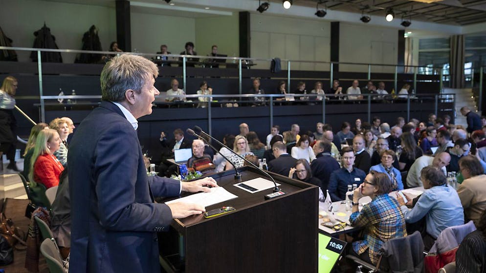 Per il presidente del PVL Jürg Grossen l'iniziativa crea le condizioni quadro necessarie per la parità nella vita lavorativa.