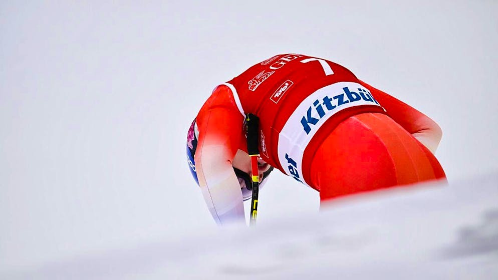 Odermatt's eighth downhill in Kitzbühel should bring the first victory - Gallery. After a near-fall in the steep slope, Marco Odermatt reaches the finish in Kitzbühel in 2023 with knee pain