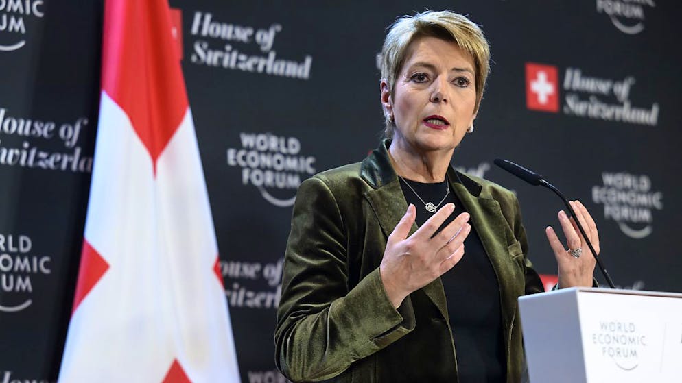 Karin Keller-Sutter estime que la Confédération est devenue "une machine à redistribuer" (archives).