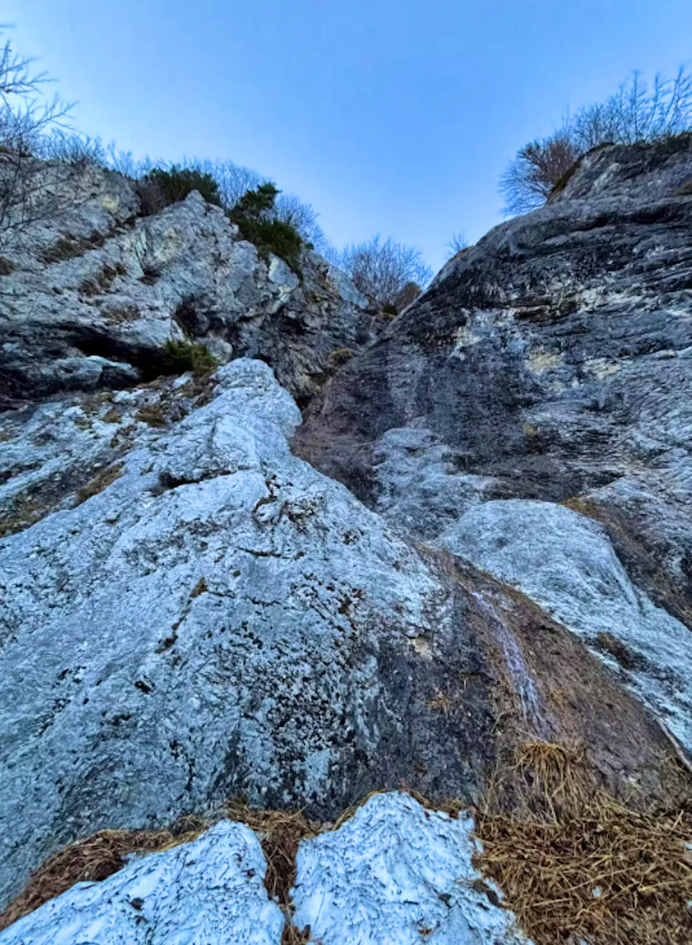 Eine 19-Jährige kam bei einem Wanderunfall ums Leben. (Symbolbild)