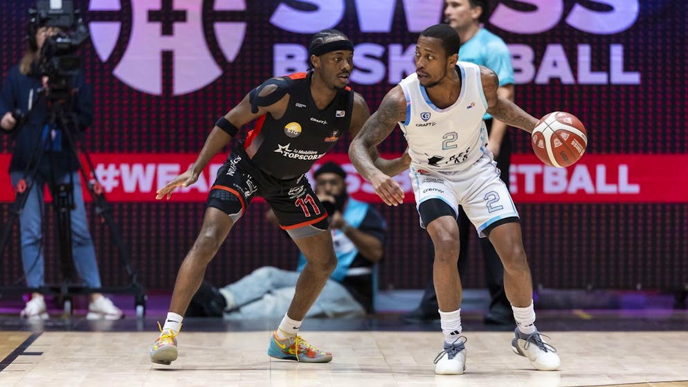 Face aux Lions de Genève, Eric Nottage (à droite) a inscrit 28 points, capté 12 rebonds et délivré 3 assists.