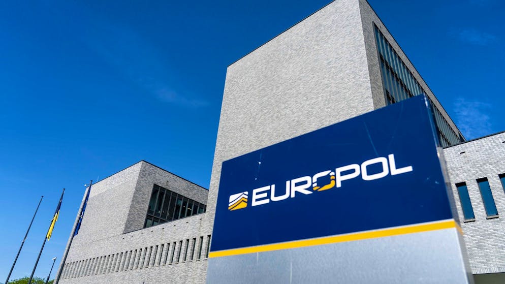 Krimineller neben Präsidenten-Tochter. Meistgesuchter Drogenboss Europas in Afrika entdeckt