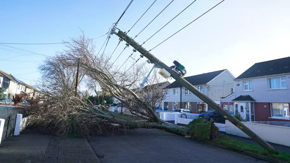 Weiterer Toter nach Sturm Éowyn – Tausende ohne Strom - Gallery. Die Insel Irland war besonders schlimm betroffen. 