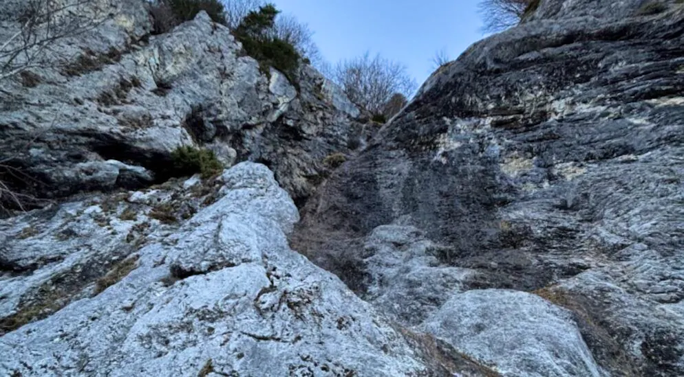 Zwei 19-jährige Frauen unternahmen von Linthal aus auf eine Wanderung. Für eine Frau endete der Ausflug tödlich.