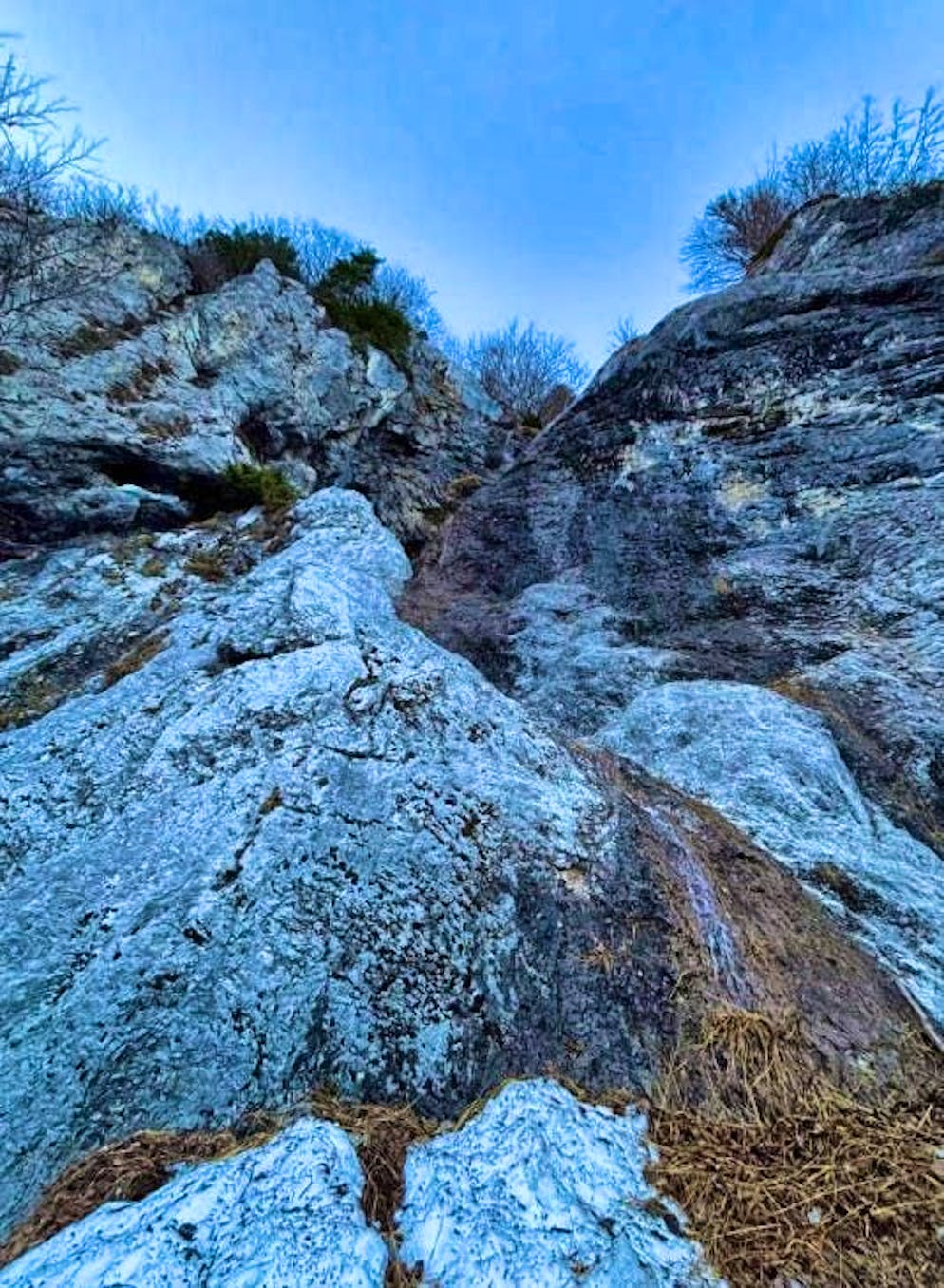 A 19-year-old woman died in a hiking accident. (symbolic image)