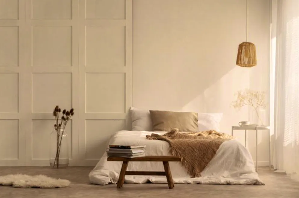 This is what it could look like in the bedroom after decluttering using the Magnusson method.