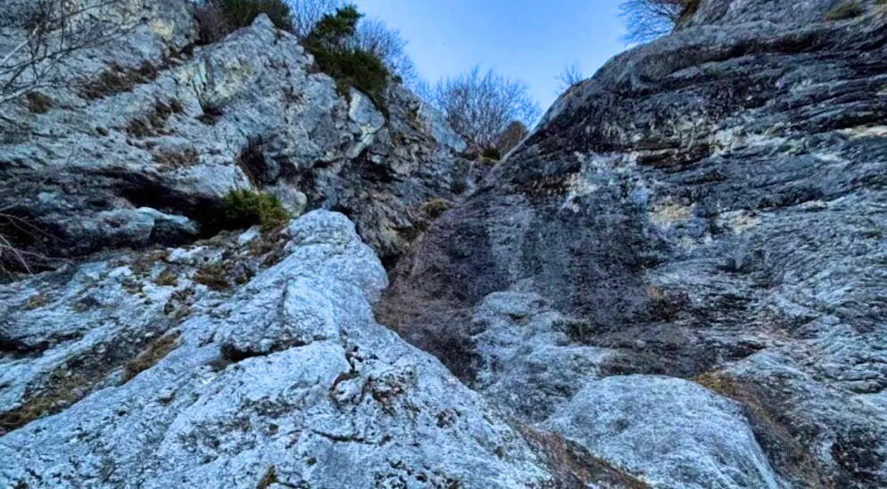 Two 19-year-old women went on a hike from Linthal. For one woman, the excursion ended fatally.