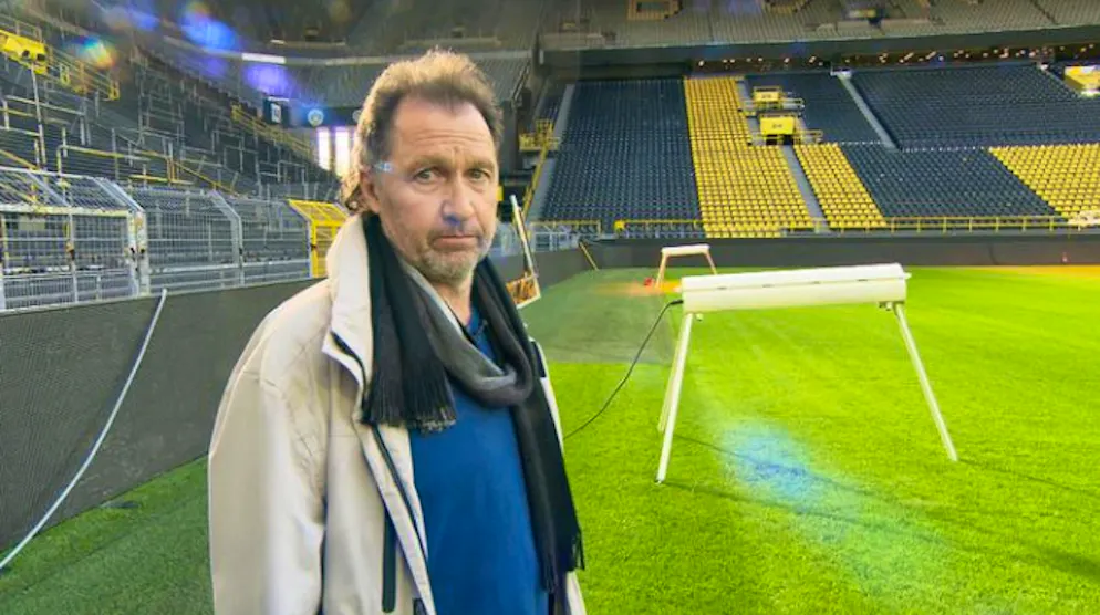 «Über Geld spricht man doch!». Jürgen Wegmann gilt vor allem den Fans von Borussia Dotmund als Fussball-Legende. Aber vom Ruhm alleine lebt es sich schlecht.