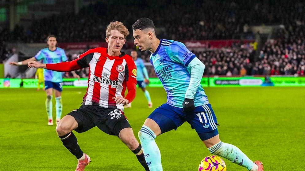 From the English Premier League to the Bundesliga on loan: the Dane Mads Roerslev (left)