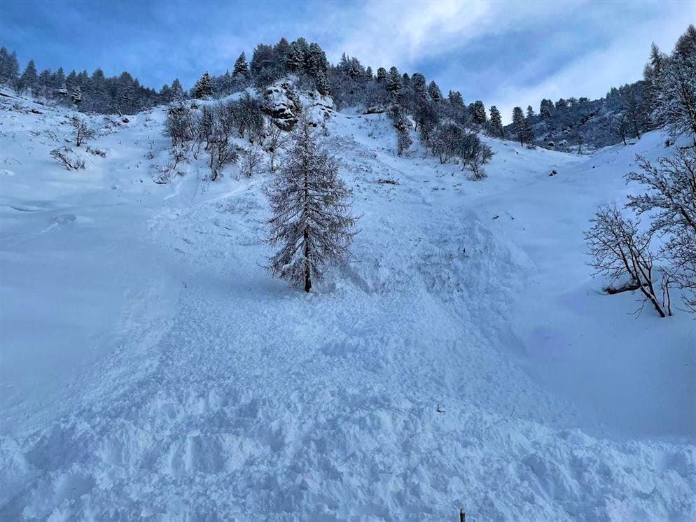 The two women were buried on the cross-country ski trail.