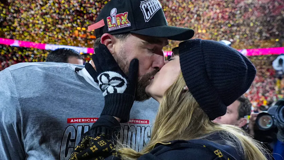 Chiefs mit der Chance auf Historisches. Travis Kelce schmust nach Super-Bowl-Einzug mit Taylor Swift