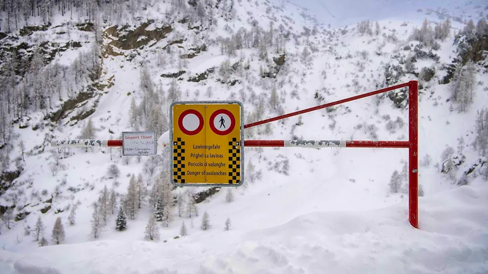 The federal government warns of high avalanche danger in certain parts of Switzerland. (symbolic image)