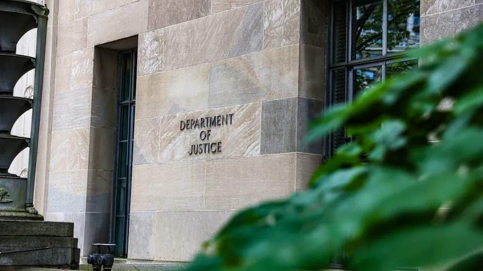 ARCHIV - «Department of Justice» ist an der Fassade des Justizministeriums zu lesen. Foto: Valerie Plesch/dpa