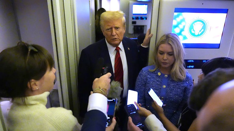 Le président Trump s'est adressé aux journalistes à bord de l'Air Force One.