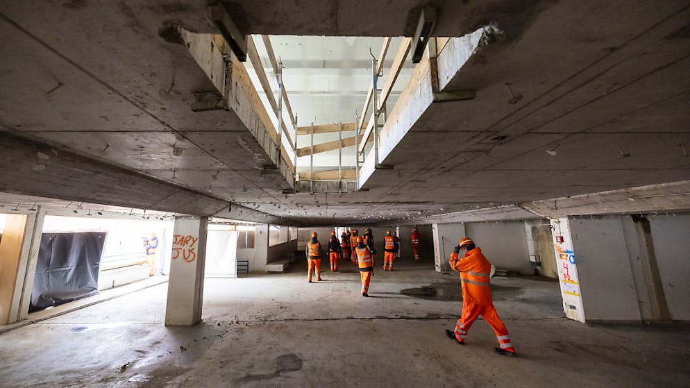Le retard pris dans le chantier de la gare de Lausanne est du en partie à des divergences entre la Confédération et les CFF, selon une commission parlementaire.