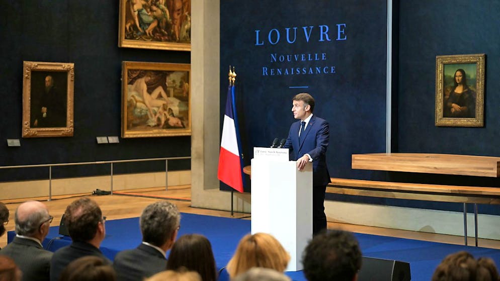 It is before the Mona Lisa, which will have to benefit from a dedicated space, that Emmanuel Macron presented his project to adapt the Louvre. france: second entrance louvre dedicated