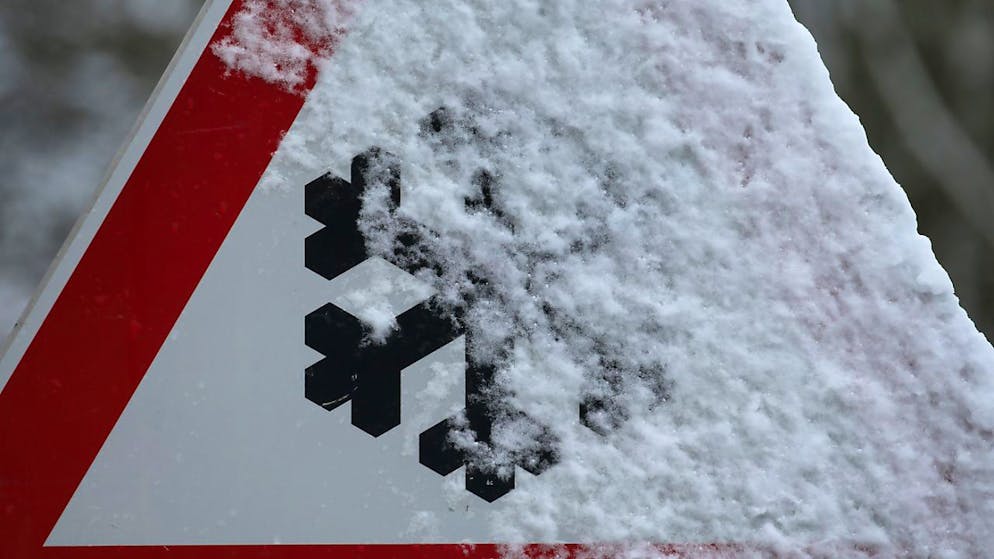 Wegen starkem Schneefall gab es am Dienstag kein Durchkommen nach Poschiavo. Das Bündner Dorf war nur über Italien erreichbar.