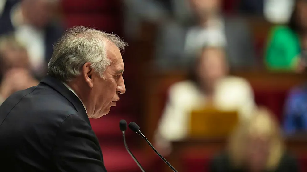 Il premier Francois Bayrou ha lanciato un appello alla "responsabilità" per trovare un compromesso sulla finanziaria.