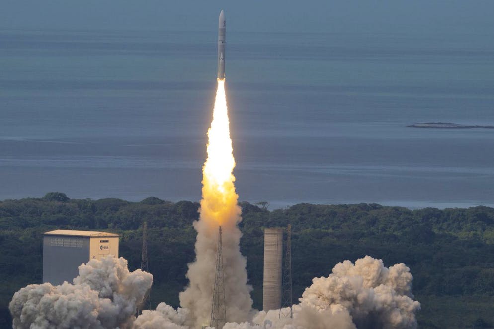 La première mission commerciale d'Ariane 6 sera un lancement d'un satellite d'observation militaire, CSO-3, qui sera placé en orbite à 800 km d'altitude.