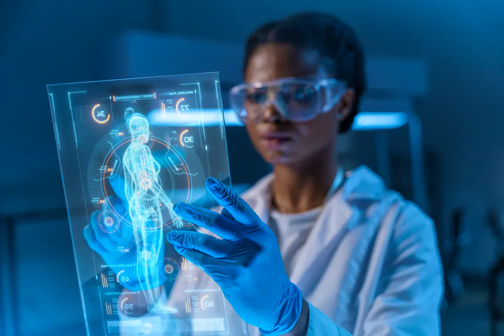 Le recours à l'IA aurait pour avantages d'améliorer la détection précoce, de réduire les coûts et de mieux cibler les populations à risque, estime le FHI.